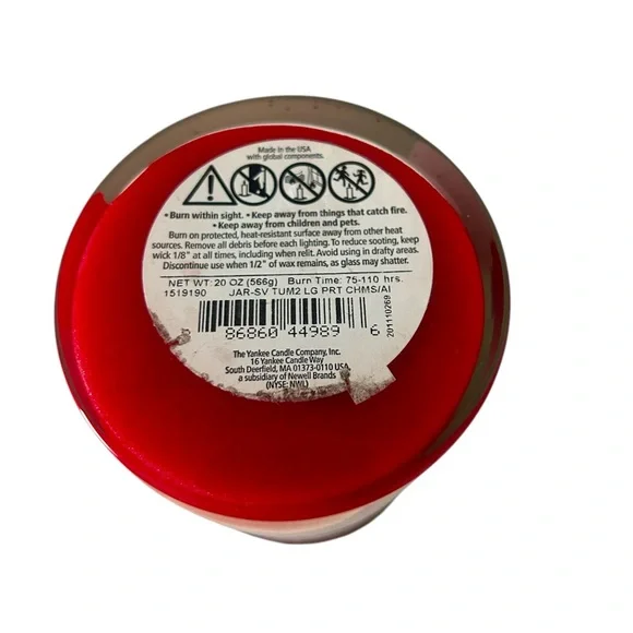 NWT Yankee Candle Red Christmas in the Air Candle - Picture 4 of 4